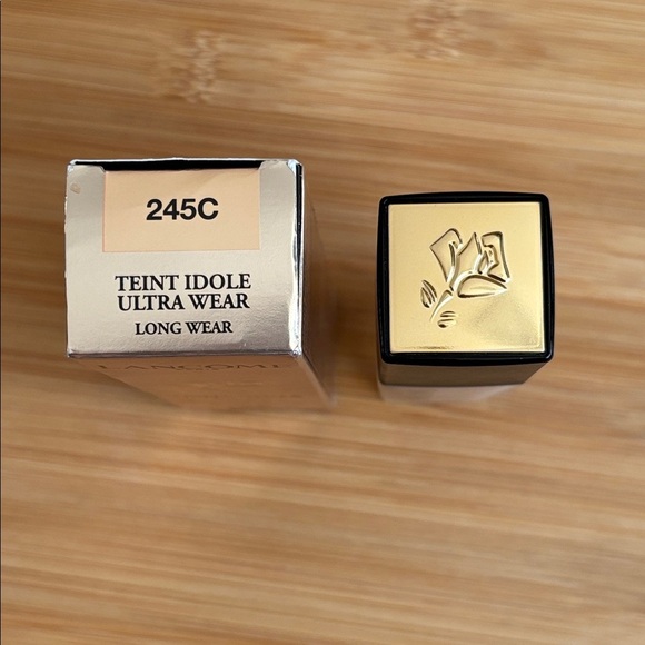 Lancôme TEINT IDOLE ULTRA WEAR FOUNDATION Breathable Natural Matte Finish 245C - Picture 5 of 12